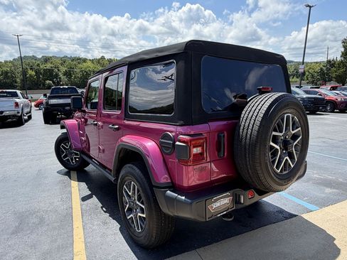 Used 2024 Jeep Wrangler Unlimited Sahara w/ Technology Group AWD/4WD image 7