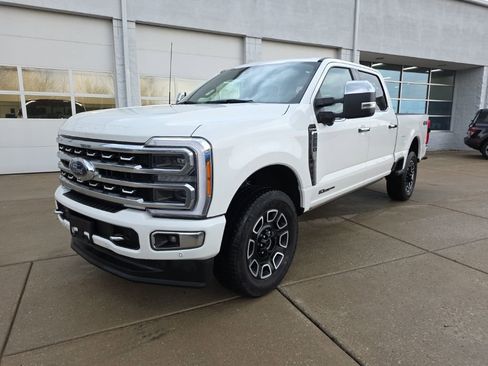 Used 2023 Ford F250 Platinum image 2