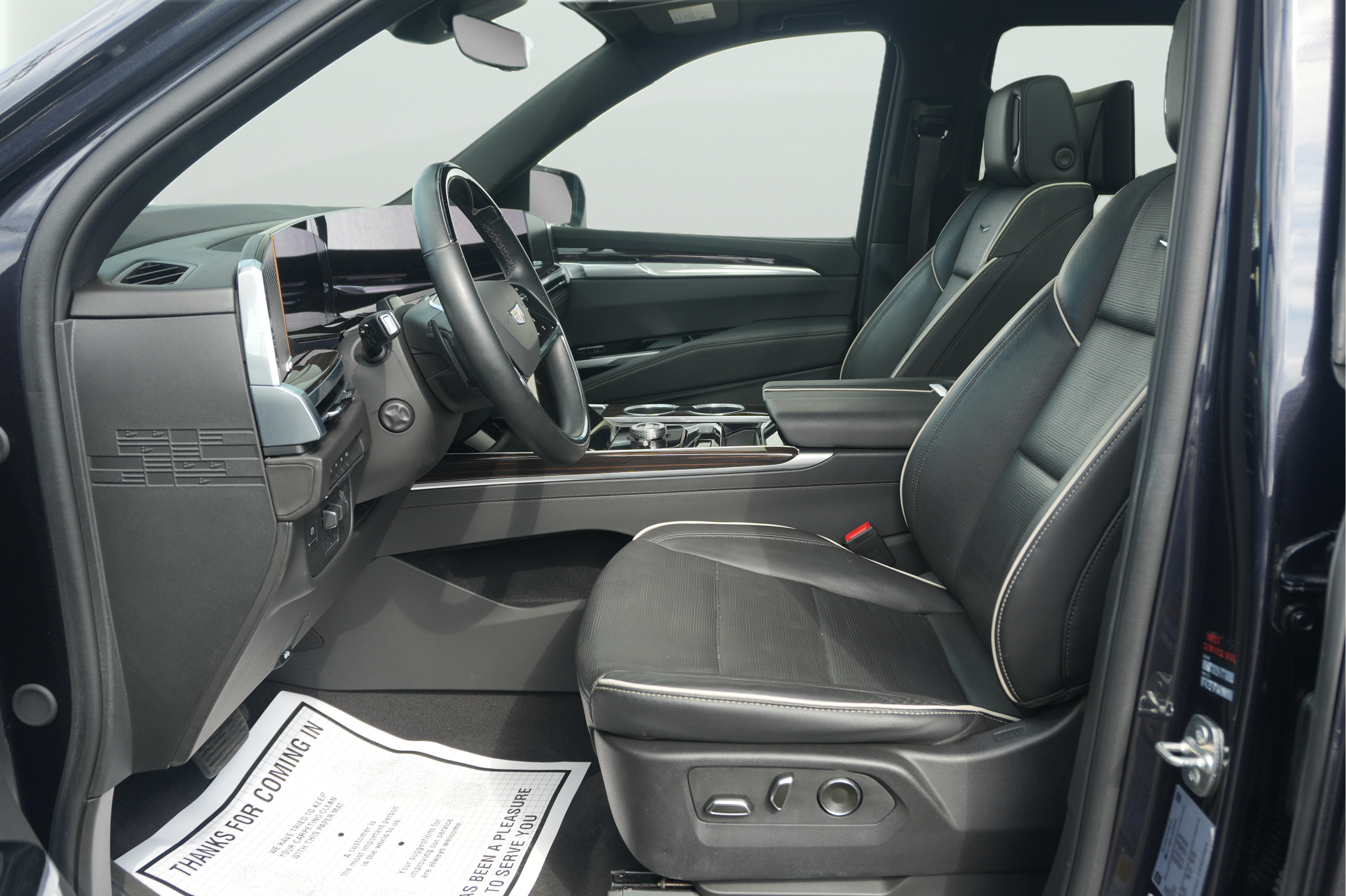 Used 2025 Cadillac Escalade Premium Luxury AWD/4WD image 18