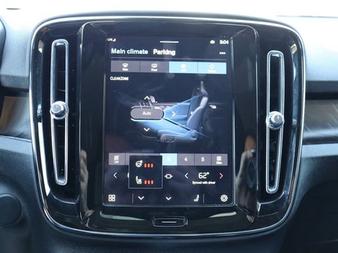 Used 2024 Volvo C40 Recharge Core image 37