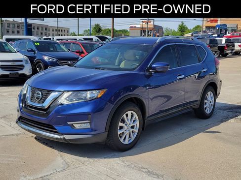 Used 2018 Nissan Rogue SV w/ Premium Package FWD image 2