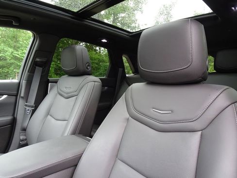 Certified 2023 Cadillac XT5 Sportv w/ Technology Package AWD/4WD image 9