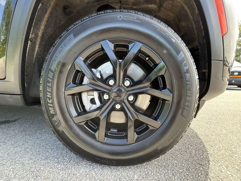 Used 2024 Jeep Grand Cherokee L Laredo AWD/4WD image 19