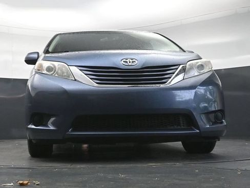 Used 2017 Toyota Sienna LE FWD image 26