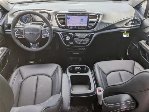 New 2025 Chrysler Pacifica Select image 9