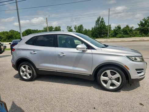 Used 2017 Lincoln MKC Premiere FWD image 2