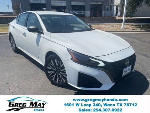 Used 2024 Nissan Altima 2.5 SV FWD image 1