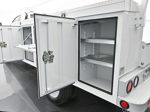 New 2025 Ford F450 XL w/ XL Chrome Package image 19