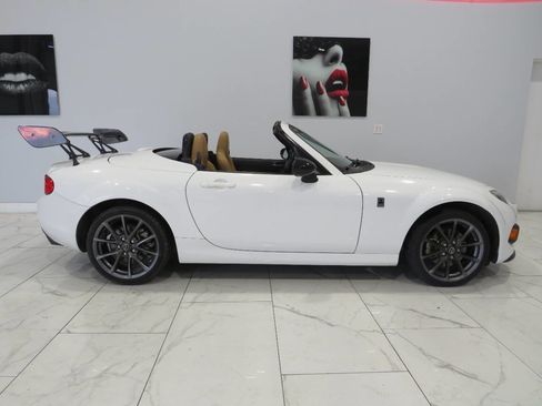 Used 2015 MAZDA MX-5 Miata Club RWD image 4