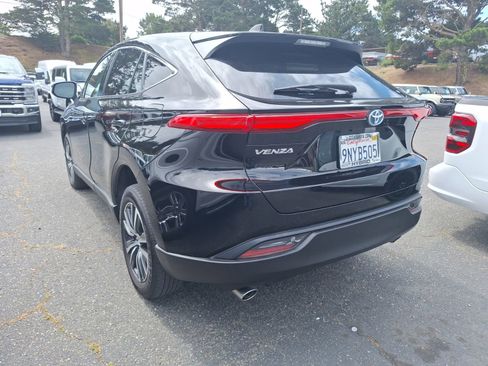 Used 2024 Toyota Venza LE AWD/4WD image 4