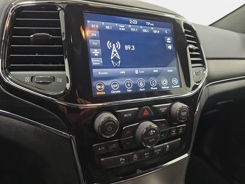 Used 2021 Jeep Grand Cherokee Limited AWD/4WD image 19