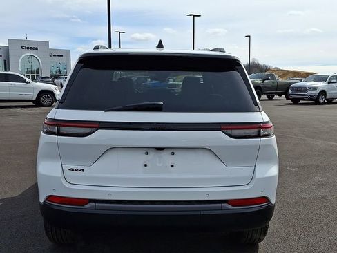 New 2026 Jeep Grand Cherokee Altitude AWD/4WD image 9