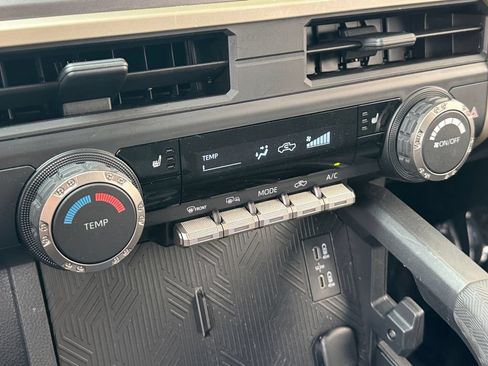 Certified 2025 Toyota Tacoma SR5 AWD/4WD image 23