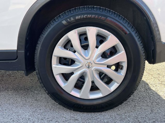 Used 2017 Nissan Rogue S FWD image 11