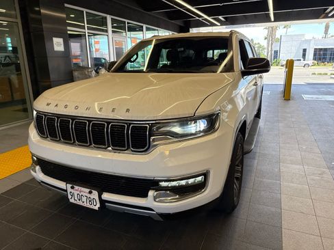 Used 2024 Jeep Wagoneer L Series II RWD image 3
