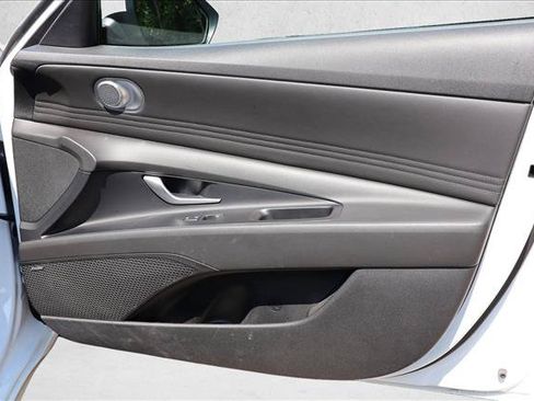 Used 2023 Hyundai Elantra Limited FWD image 30