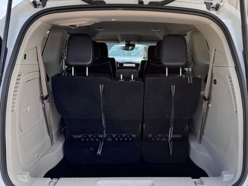 Used 2024 Chrysler Pacifica Limited FWD image 15