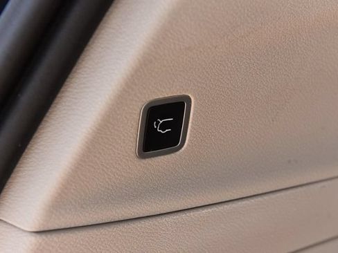 Used 2023 Chrysler Voyager LX FWD image 25
