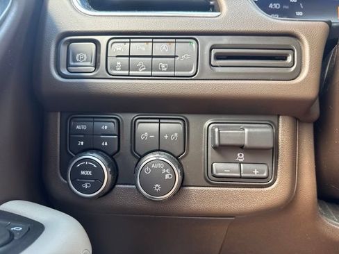 Used 2022 Chevrolet Tahoe Z71 w/ Z71 Off-Road Package AWD/4WD image 11