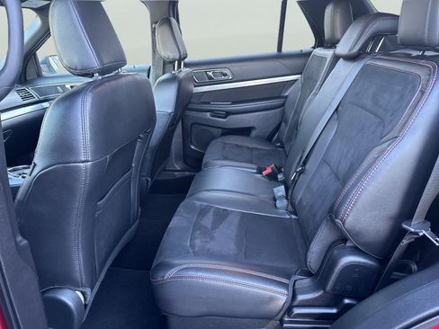 Used 2019 Ford Explorer XLT w/ XLT Sport Appearance Package image 12