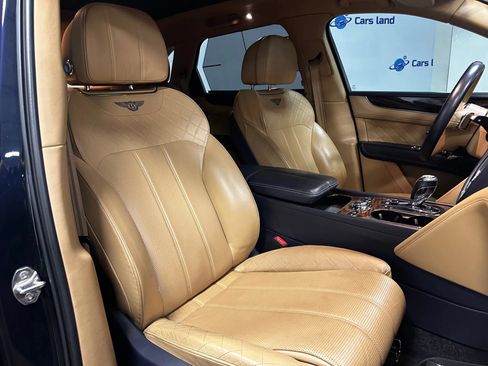 Used 2017 Bentley Bentayga AWD/4WD image 25