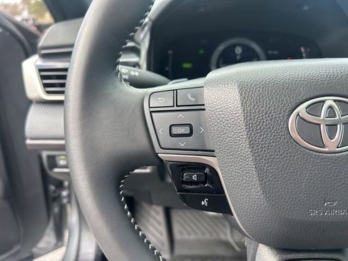 Used 2025 Toyota Camry SE w/ Multimedia Upgrade Package image 16