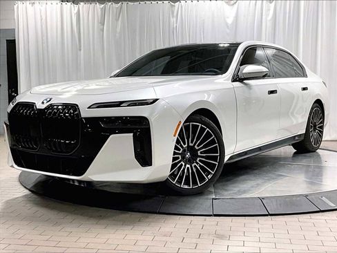 Used 2025 BMW 760i xDrive w/ Premium Package image 1