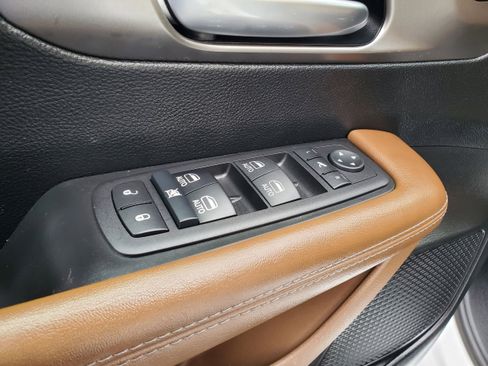 Used 2019 Chrysler Pacifica Limited w/ Tire & Wheel Group image 12