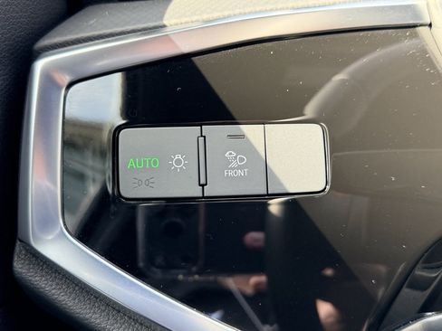 Certified 2024 Audi Q3 2.0T Premium Plus image 39