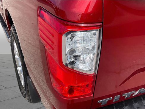 Used 2018 Nissan Titan SV w/ SV Convenience Package RWD image 27