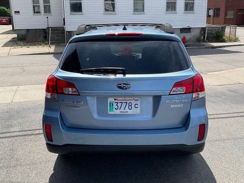 Used 2011 Subaru Outback 2.5i Limited AWD/4WD image 5