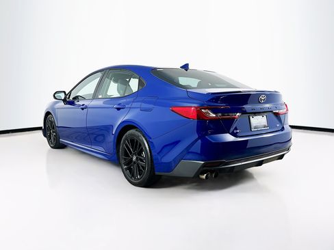 Used 2025 Toyota Camry SE w/ Convenience Package FWD image 5
