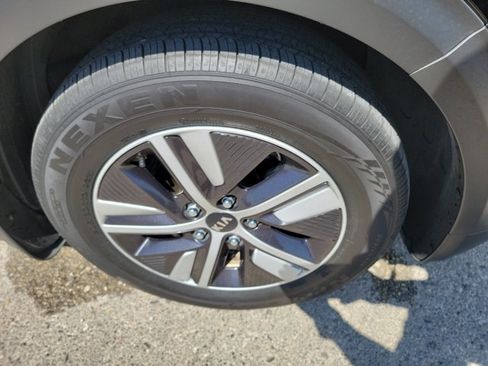 Used 2020 Kia Niro EX Premium FWD image 11