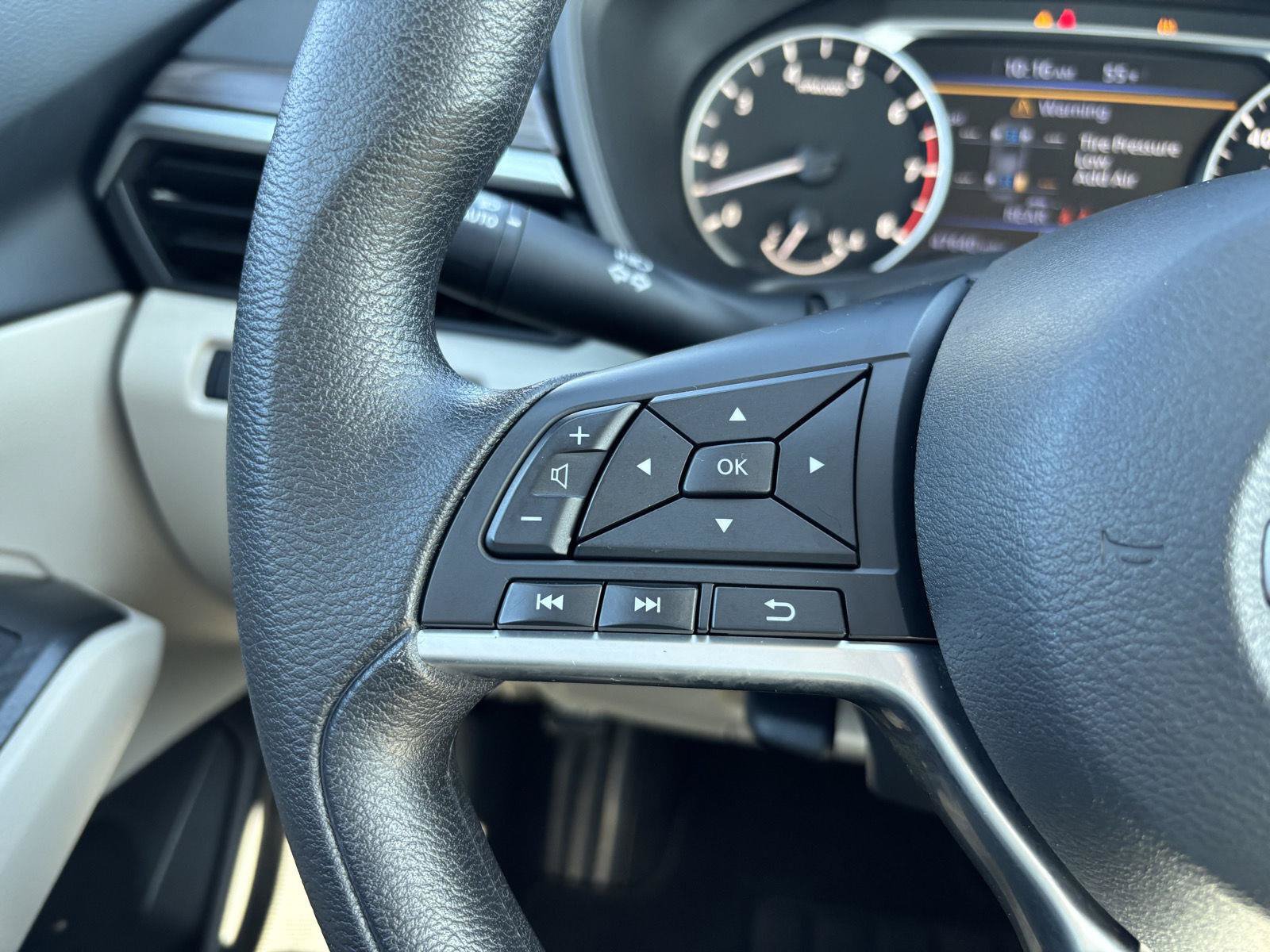 Used 2025 Nissan Altima 2.5 SV FWD image 21
