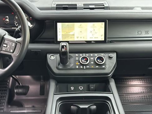 Used 2024 Land Rover Defender 110 X-Dynamic SE AWD/4WD image 6
