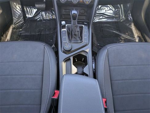 Certified 2024 Volkswagen Taos SE image 20