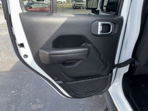 Used 2021 Jeep Gladiator Willys image 21