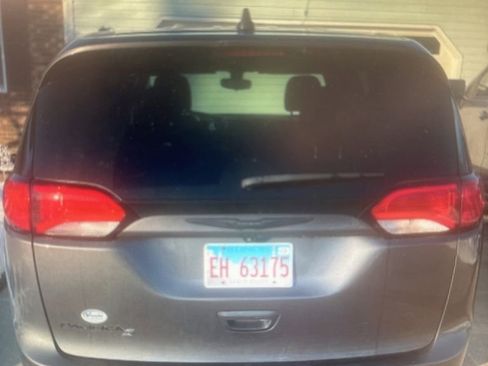 Used 2018 Chrysler Pacifica Touring Plus w/ S Appearance Package image 6