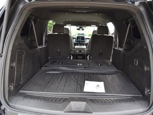 Used 2022 Chevrolet Suburban LT RWD image 79