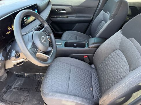 Certified 2025 Nissan Kicks SV FWD image 12
