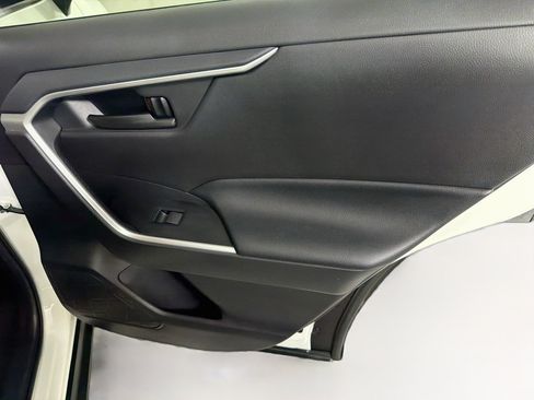 Used 2020 Toyota RAV4 LE FWD image 28