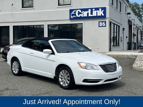 Used 2014 Chrysler 200 Touring FWD image 1