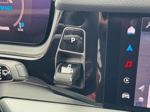 Used 2024 Porsche Cayenne w/ Premium Package image 26