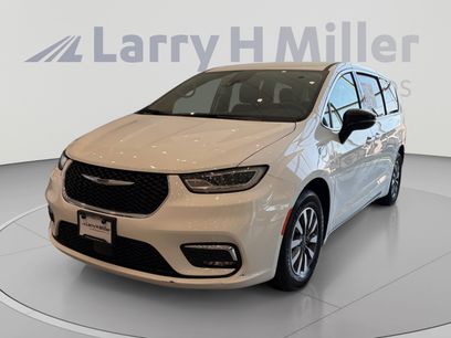 Used 2024 Chrysler Pacifica Limited