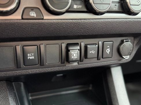 Used 2023 Toyota Tacoma TRD Off-Road image 13