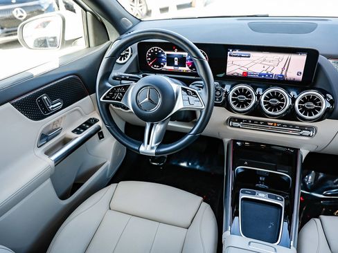 Certified 2025 Mercedes-Benz GLA 250 4MATIC image 11