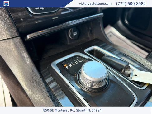 Used 2017 Chrysler 300 Limited AWD/4WD image 31