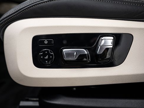 Used 2023 BMW X7 M60i w/ Executive Package image 17