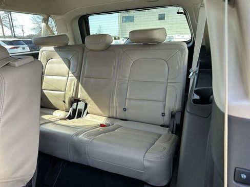 Used 2022 Lincoln Navigator L Reserve image 11