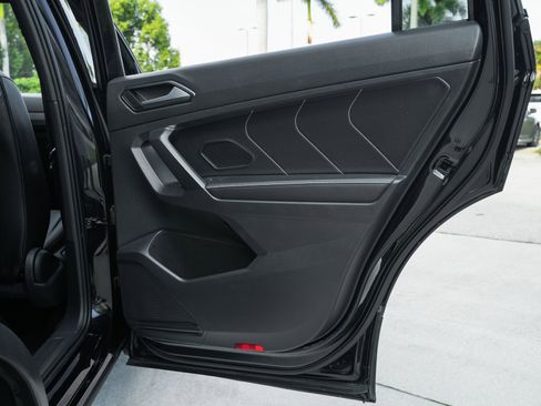 Used 2022 Volkswagen Tiguan SE R-Line image 35